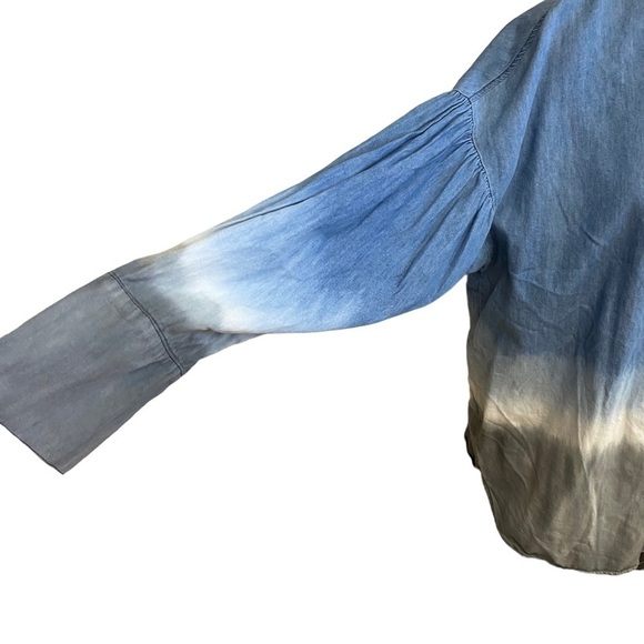 Davi & Dani Chambray Blue Gray Ombré Button Up Top Size Large - Picture 4 of 6